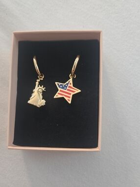 Gold-Plated Statue of Liberty and American Flag Star Charm Hoop Earrings - Gold